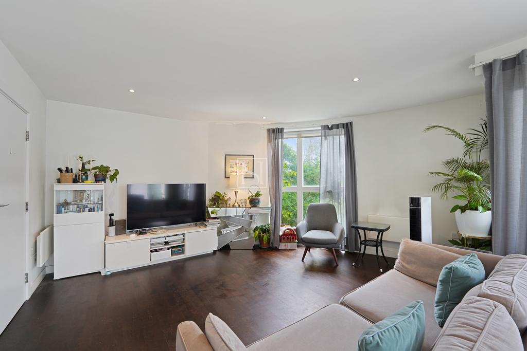 A Modern Riverside 2 Bedroom Flat in Brentford wi