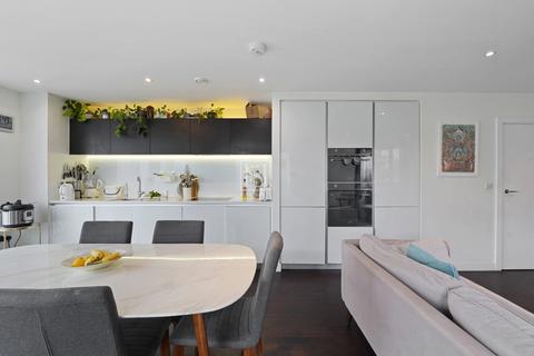 2 bedroom flat for sale, Pump House Crescent , TW8