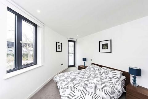 3 bedroom flat to rent, Tavistock Crescent, London W11