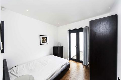 3 bedroom flat to rent, Tavistock Crescent, London W11