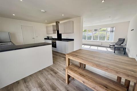 undefined, 1 Glengarry Gardens, Finchfield