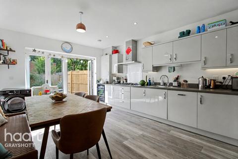 3 bedroom end of terrace house for sale, Monarch Green, Bordon