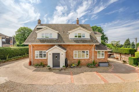 3 bedroom detached house for sale, Watford Road, Northampton NN6