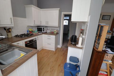 3 bedroom semi-detached house for sale, Hamstel Road, Southchurch, SS2