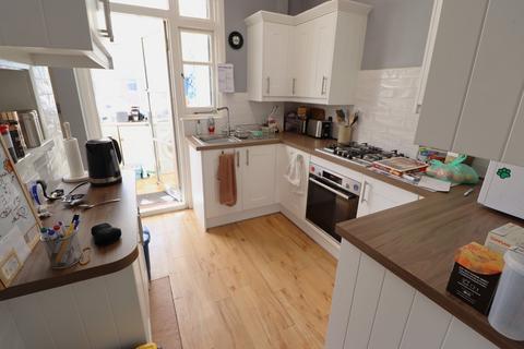 3 bedroom semi-detached house for sale, Hamstel Road, Southchurch, SS2