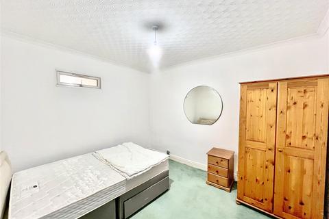 undefined, Ellington Road, Hounslow TW3