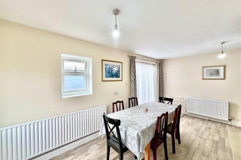 undefined, Ellington Road, Hounslow TW3
