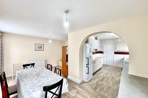 undefined, Ellington Road, Hounslow TW3