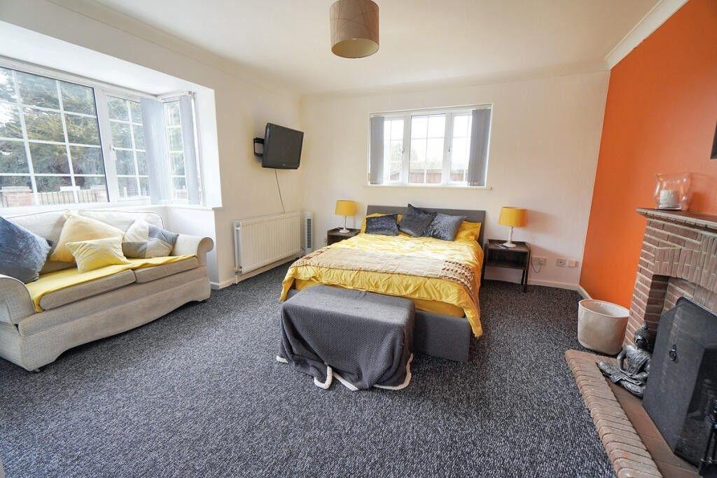 Lounge.Bedroom