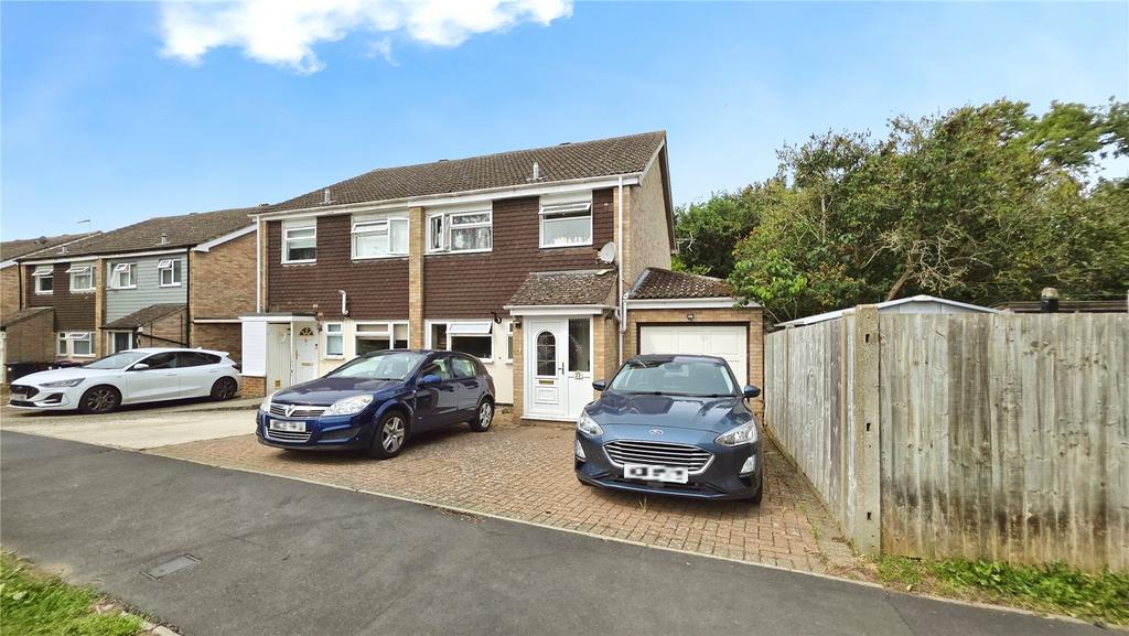 northolt-avenue-bishop-s-stortford-5-bed-semi-detached-house-for