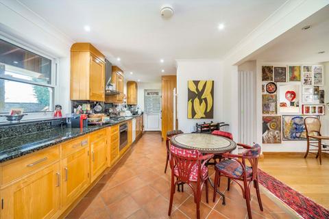4 bedroom detached house for sale, Peregrine Way, London SW19