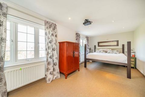 4 bedroom detached house for sale, Peregrine Way, London SW19