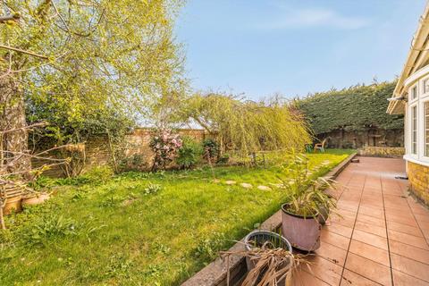 4 bedroom detached house for sale, Peregrine Way, London SW19