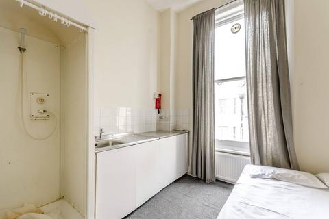 Barons Court, Barons Court, London, W14