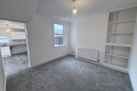 3 bedroom end of terrace house to rent, Netley Road, Newton Abbot