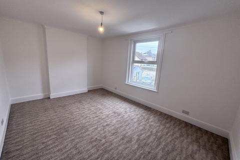 3 bedroom end of terrace house to rent, Netley Road, Newton Abbot