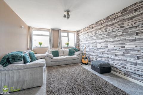 2 bedroom flat for sale, 28 Mulfords Hill, Tadley RG26