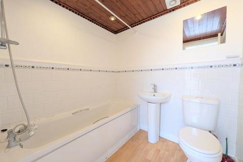 undefined, To Let - Grosvenor Road, Birkdale - Two Bedroom Apartment