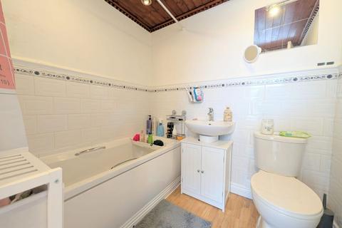 2 bedroom apartment to rent, To Let - Grosvenor Road, Birkdale - Two Bedroom Apartment