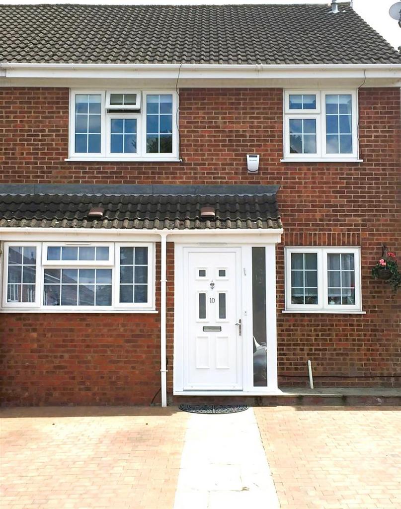 Detached house exterior, driveway