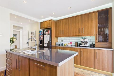 4 bedroom detached house for sale, New Drive - Immaculate Throughout - Closed Chain