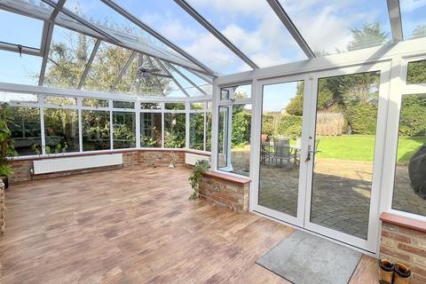 4 bedroom detached house for sale, New Drive - Immaculate Throughout - Closed Chain