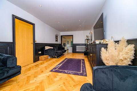 9 Douglas Crescent, Houghton Regis, Dunstable, LU5 5AS