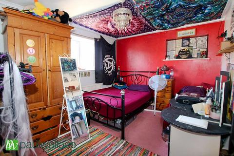 9 Whitefields Road, Cheshunt, Waltham Cross, EN8 0EJ