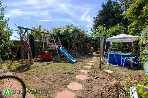 9 Whitefields Road, Cheshunt, Waltham Cross, EN8 0EJ