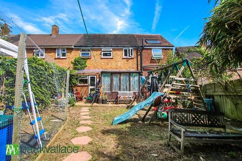 9 Whitefields Road, Cheshunt, Waltham Cross, EN8 0EJ