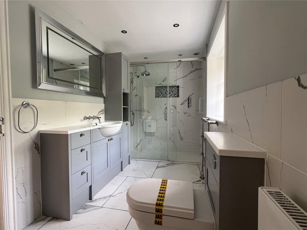 Jack&jill Bathroom