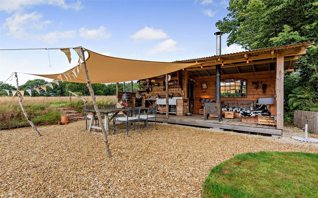 Outdoor Kitchen