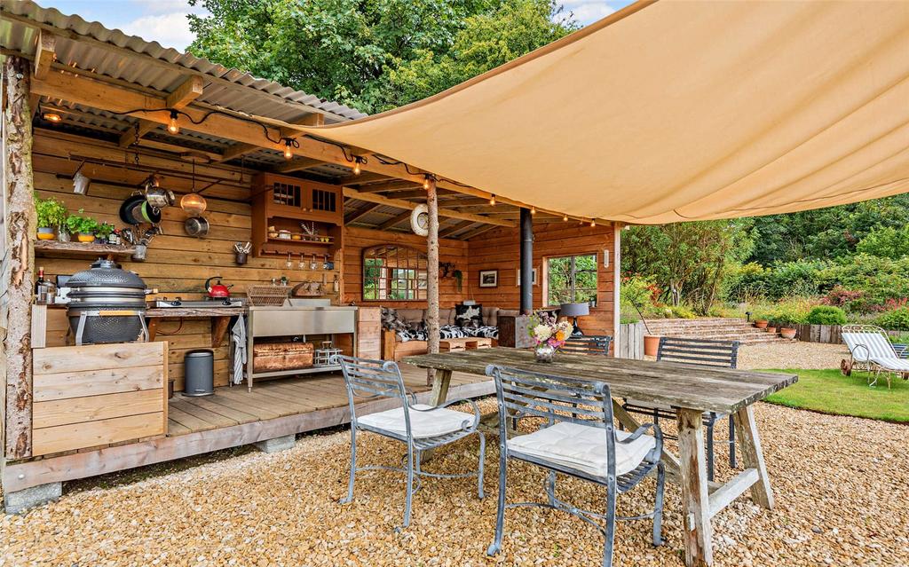 Outdoor Kitchen