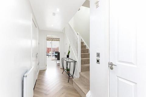 3 Dolphington Avenue, Glasgow, G5 0HY
