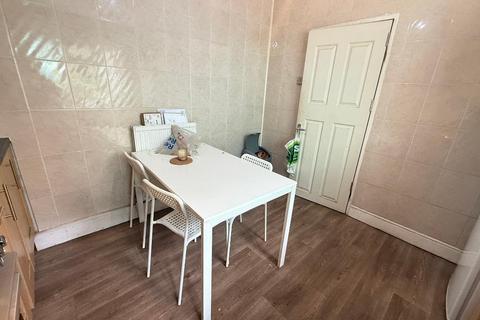 3 bedroom maisonette for sale, Pemell Close, London, E1 4JU