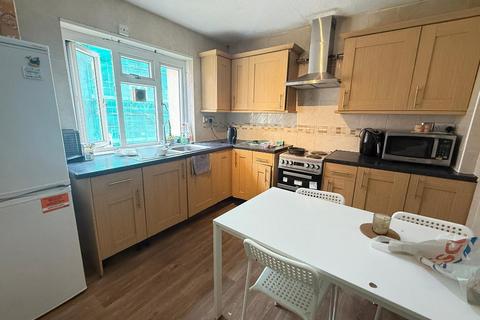 3 bedroom maisonette for sale, Pemell Close, London, E1 4JU