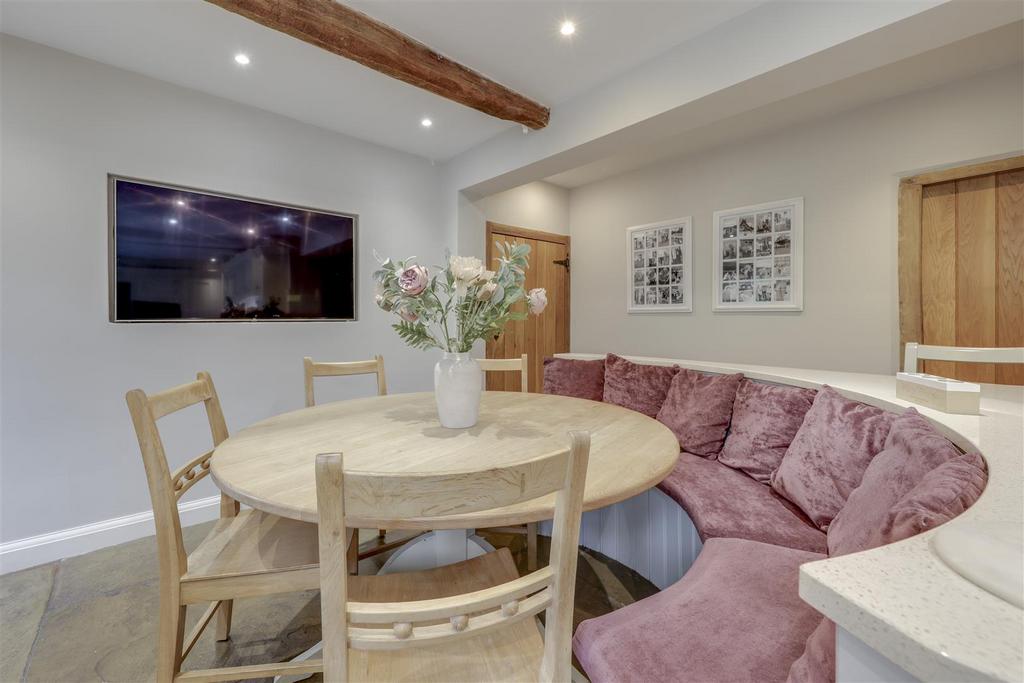 Dining Feature