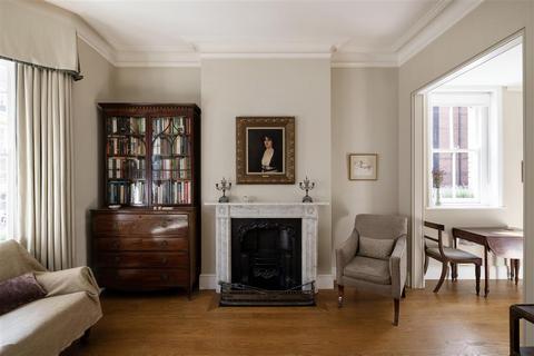 Flat 1, 9 Cheyne Row, London, SW3 5HR