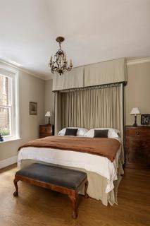 Flat 1, 9 Cheyne Row, London, SW3 5HR