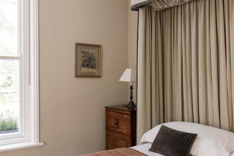 Flat 1, 9 Cheyne Row, London, SW3 5HR