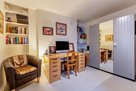 2 bedroom apartment to rent, WC1X