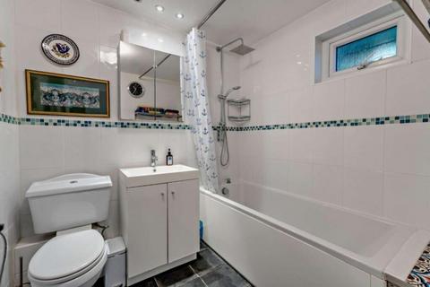 2 bedroom apartment to rent, WC1X