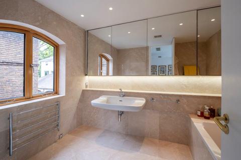 1 Regents Mews, London, NW8 0LB