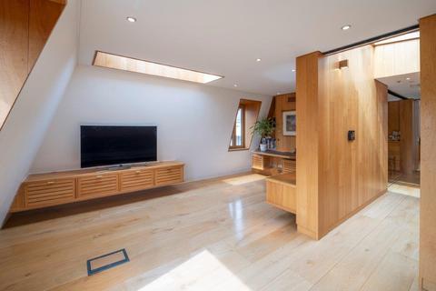1 Regents Mews, London, NW8 0LB