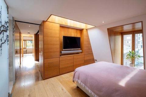 1 Regents Mews, London, NW8 0LB