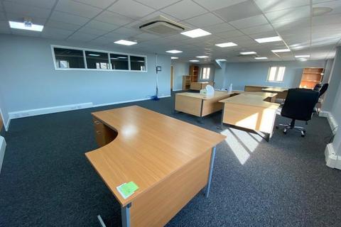 Distribution warehouse to rent, 1 Riverside Av W Lawford CO11 1UN