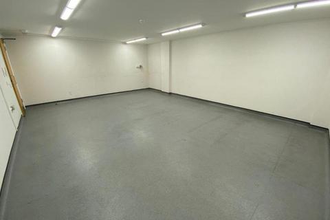 Distribution warehouse to rent, 1 Riverside Av W Lawford CO11 1UN