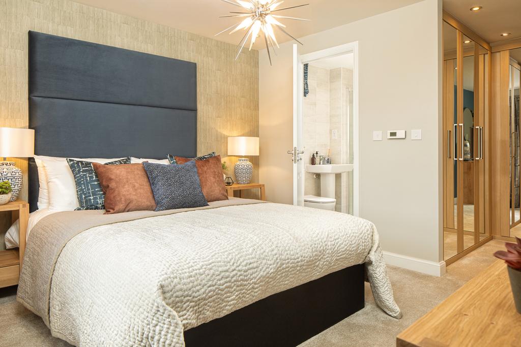 Double bedroom with en suite and dressing area