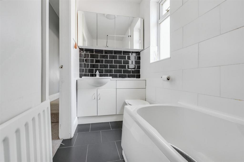 Bathroom 2.jpeg