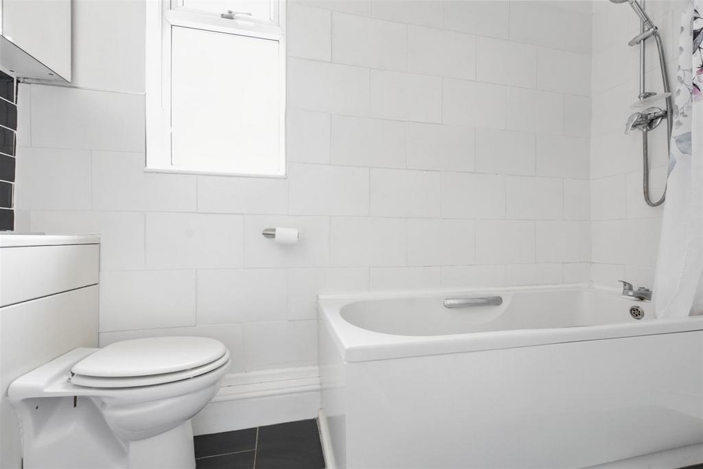Bathroom 1.jpeg
